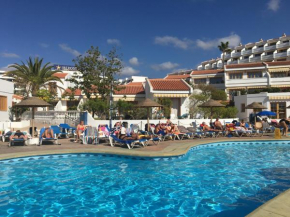 Studio at popular Garden City complex, heated pool - close to beach